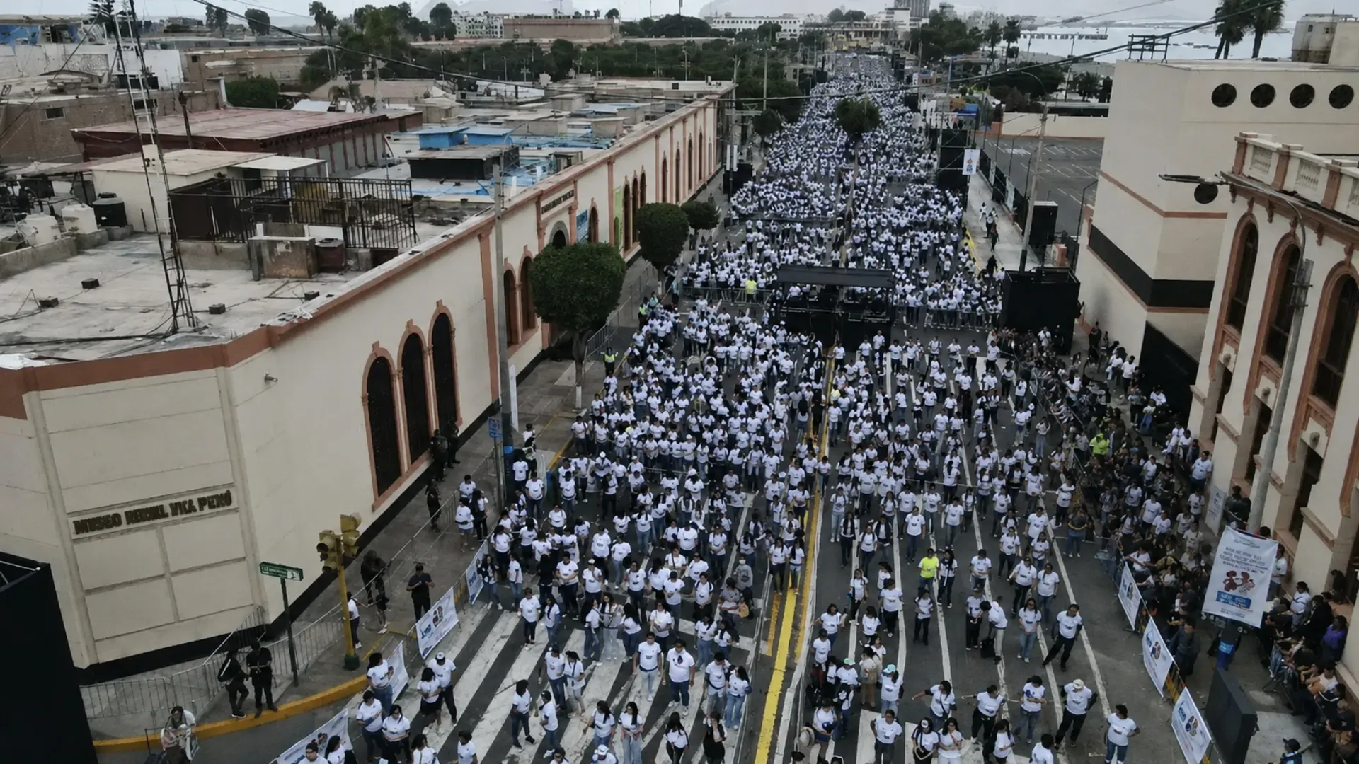 /VIDEO/ Record Guinness, stabilit în Peru: Mii de oameni au participat la cea mai mare lecție de salsa din lume