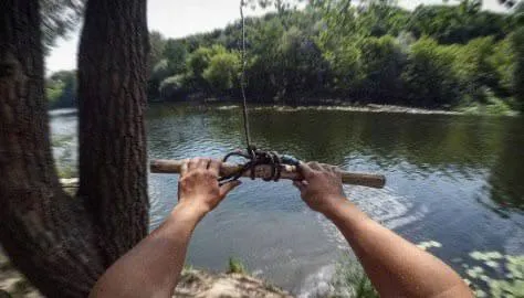 A vrut să fie ca Tarzan, dar a ajuns în reanimare: Un adolescent s-a ales cu o traumă gravă la coloana vertebrală