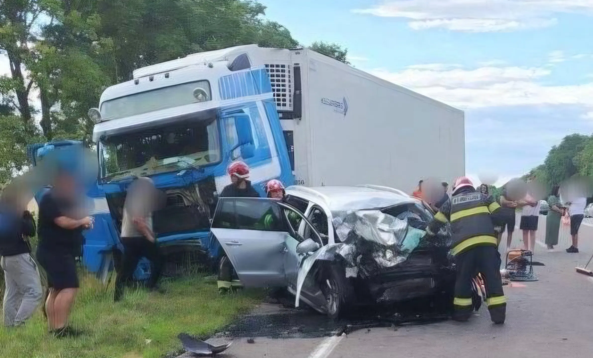 O mașină s-a izbit violent într-un camion, la Sîngerei: Un bărbat a decedat