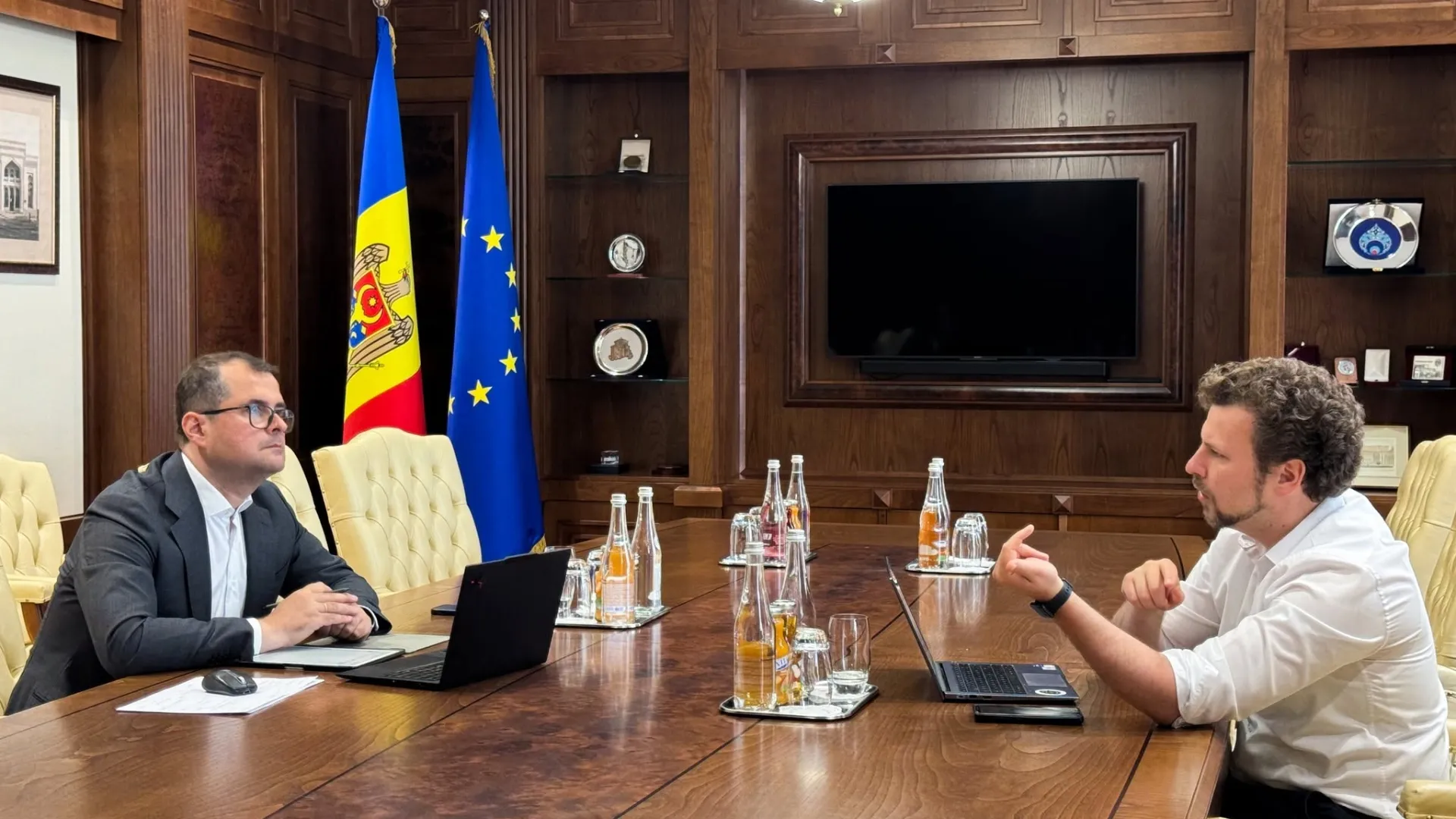 /FOTO/ Vasile Tofan pregătește programul de guvernare: Premierul desemnat discută cu miniștrii interimari
