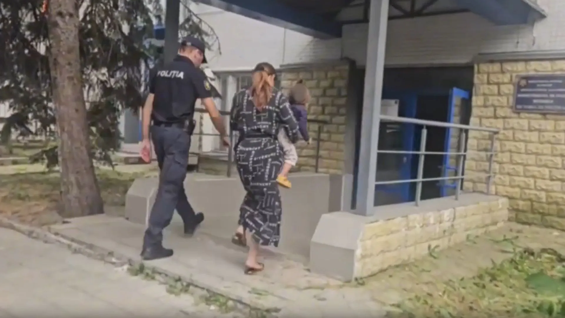 /VIDEO/ Cerșetorie cu minori, oprită la Botanica: Șase persoane în vizorul oamenilor legii