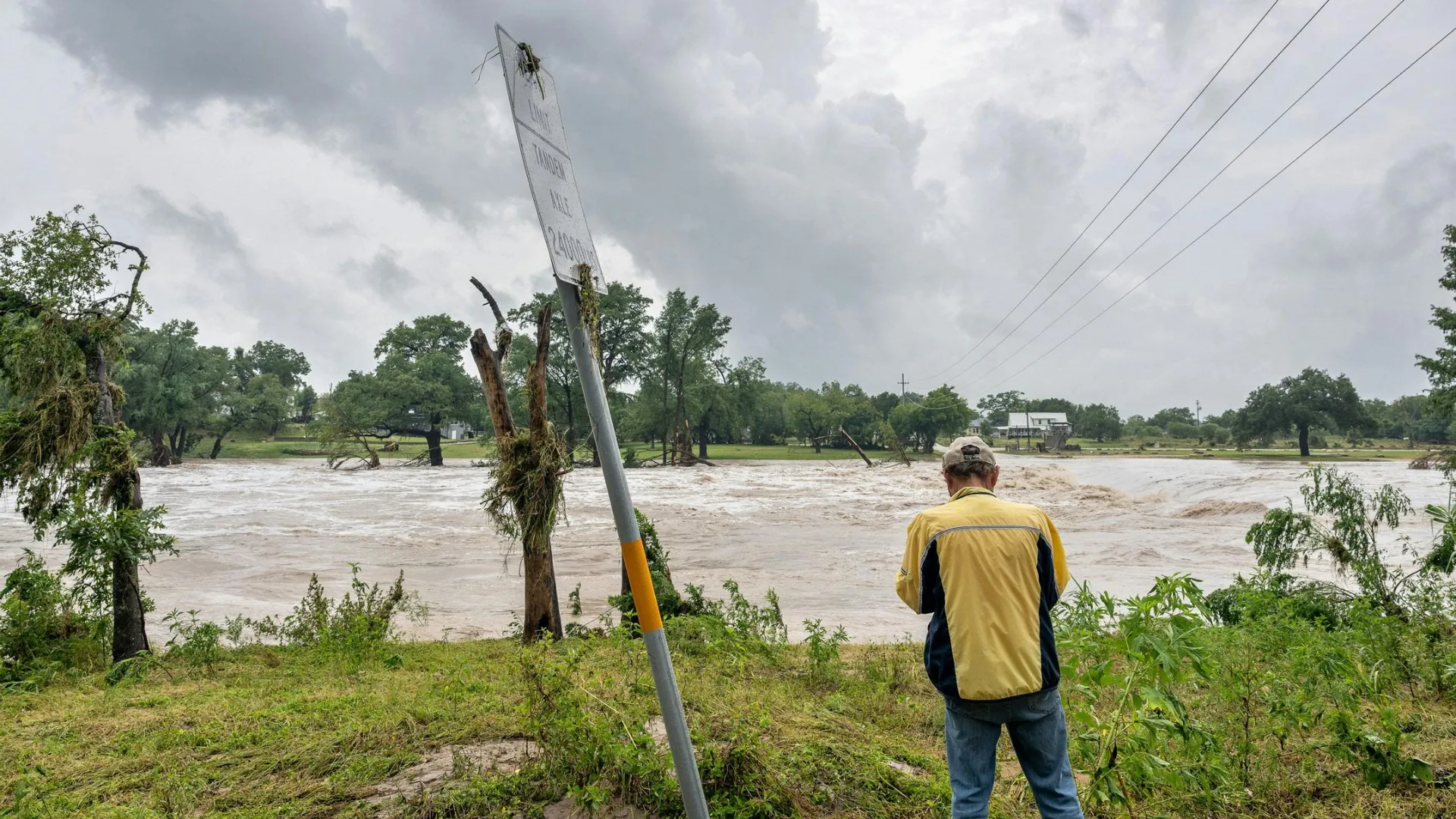 /VIDEO/ Inundații catastrofale și stare de urgență în Texas: Doi oameni au murit
