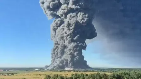/VIDEO/ Dronele lovesc regiunea Moscova. Depozit de petrol și centru logistic, cuprinse de flăcări