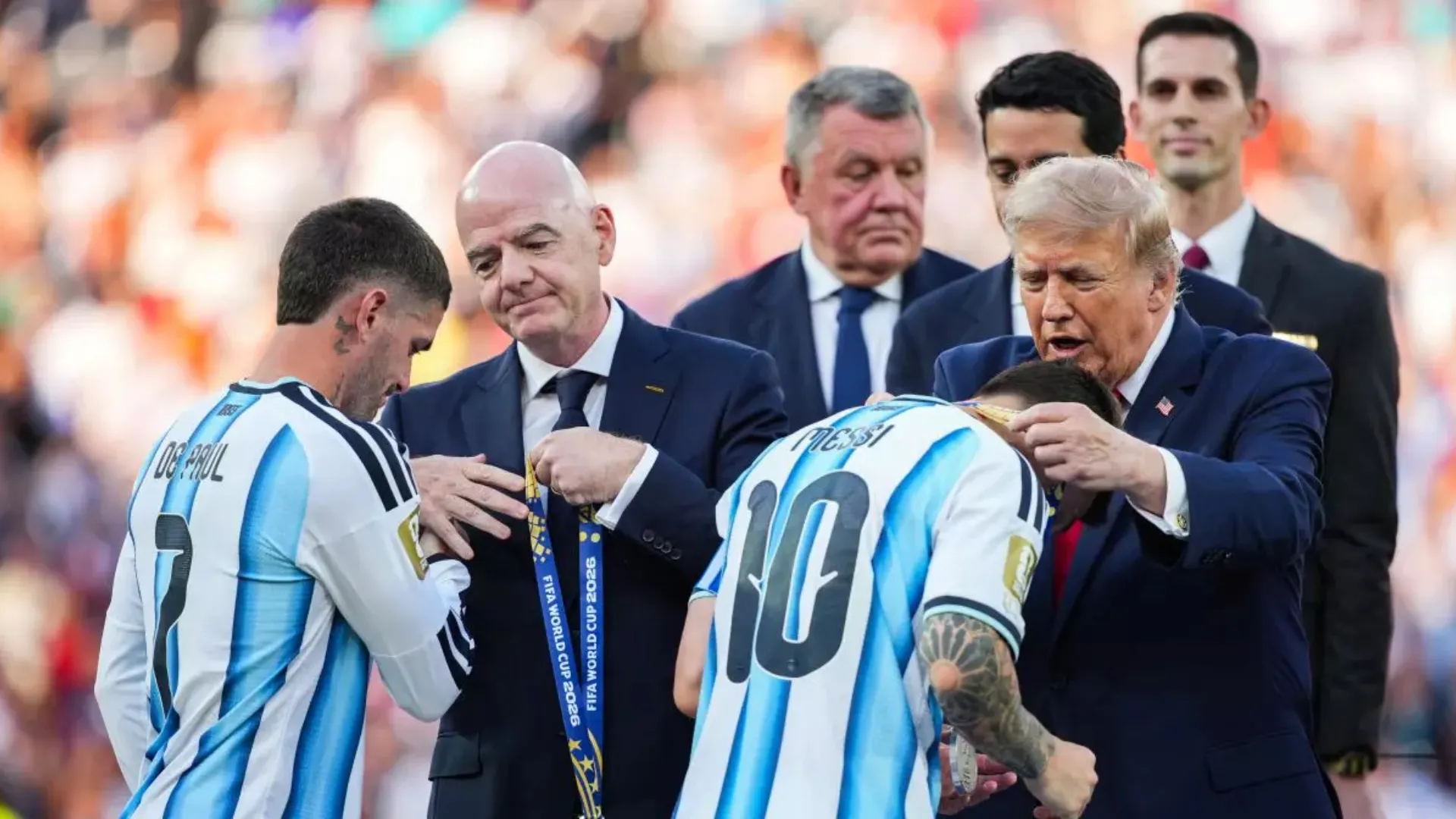 /VIDEO/ Donald Trump, ignorat de un fotbalist din Argentina? A trecut pe lângă el fără să-i strângă mâna