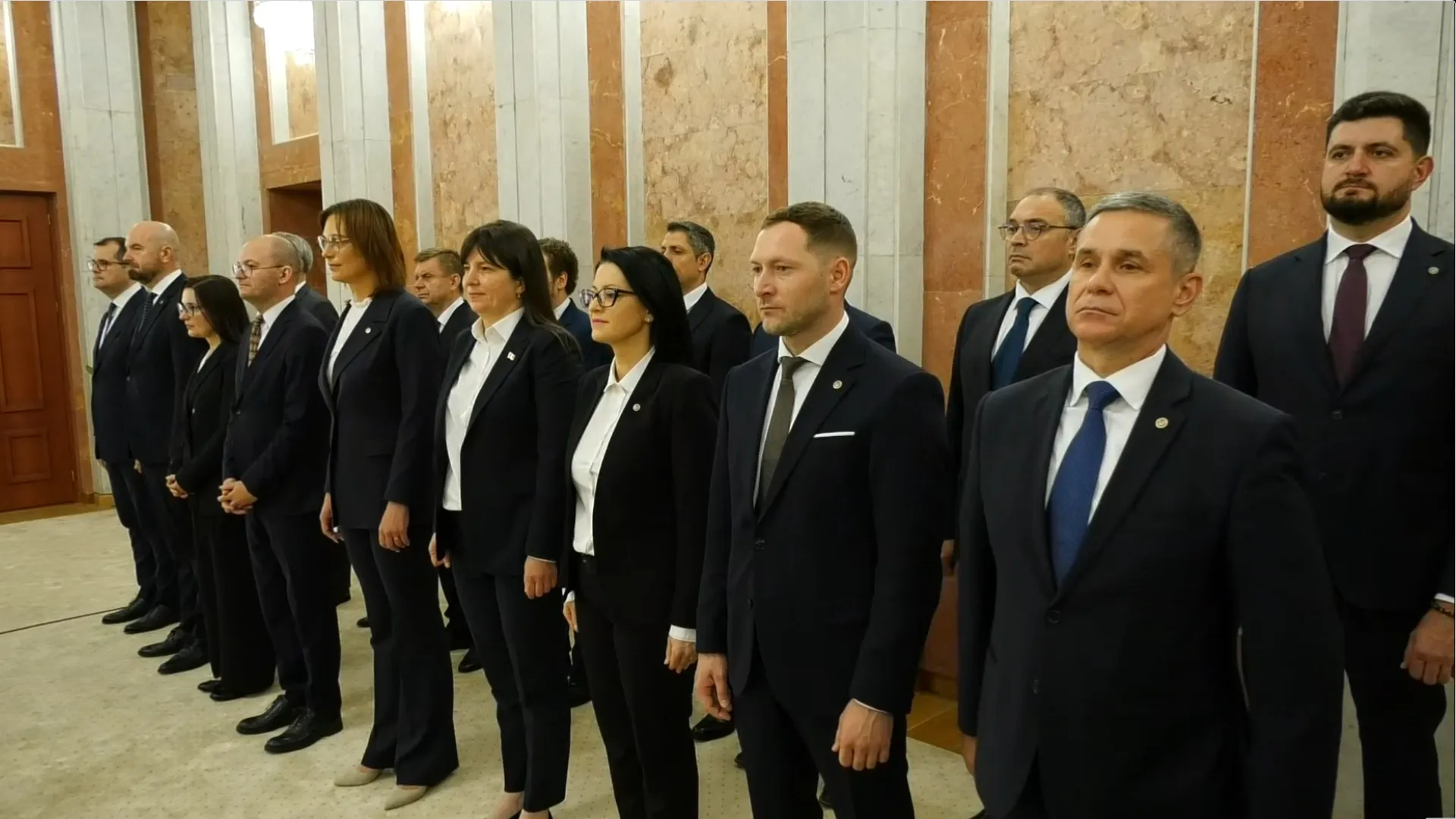 /LIVE/ Ceremonie solemnă: Guvernul condus de Vasile Tofan depune jurământul