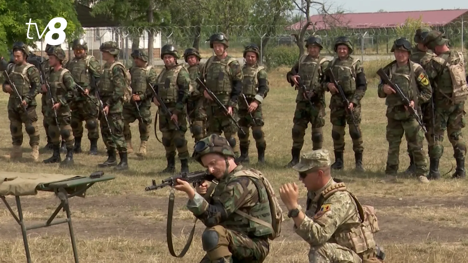 /VIDEO/ Au lăsat birourile pentru poligon: Aproape 100 de rezerviști au îmbrăcat din nou uniforma militară