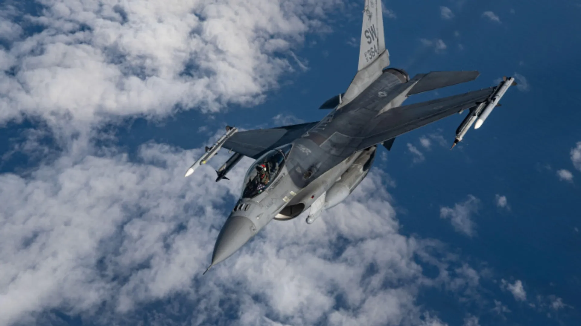 /VIDEO/ Premieră în războiul din Ucraina: Un F-16 a doborât un avion de vânătoare rusesc