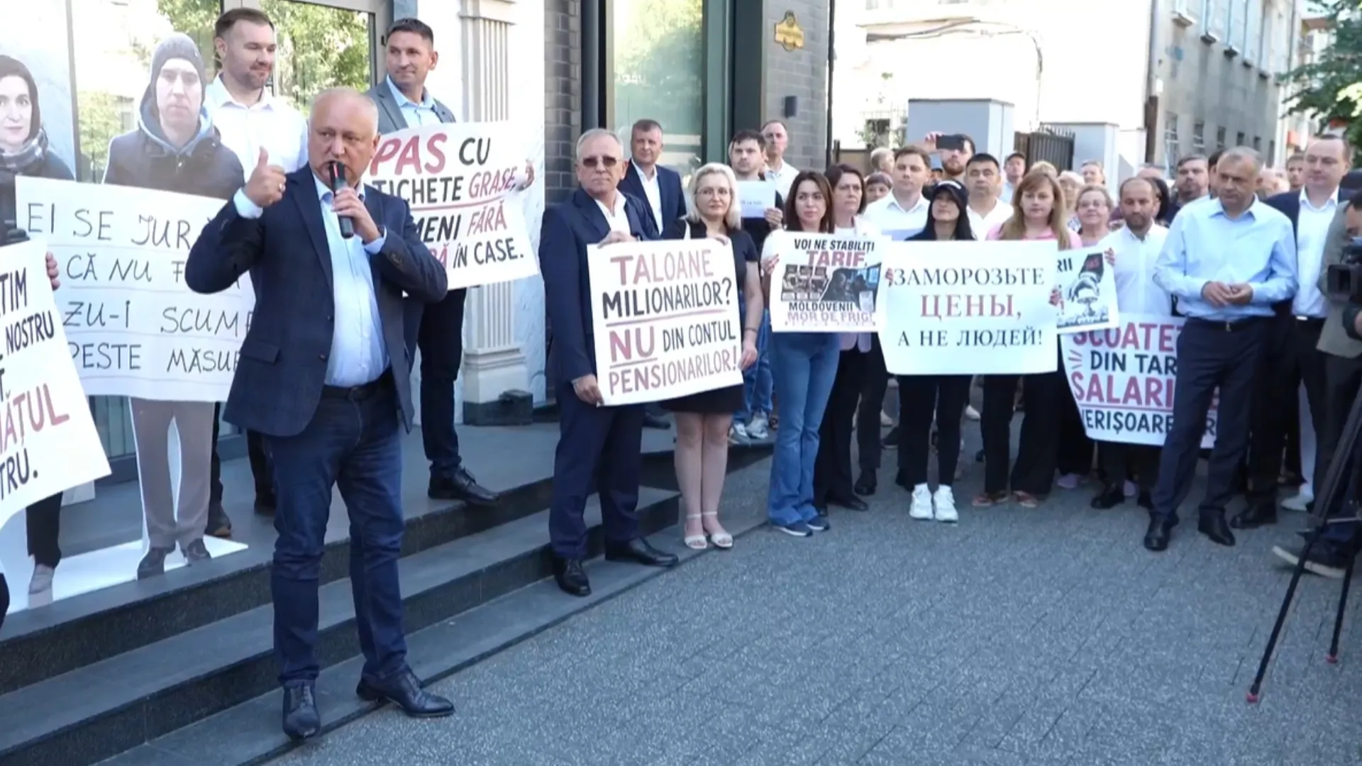 /VIDEO/ Opoziția, la protest contra scumpirii gazului. Șeful ANRE: „Să nu discutăm pe emoții”