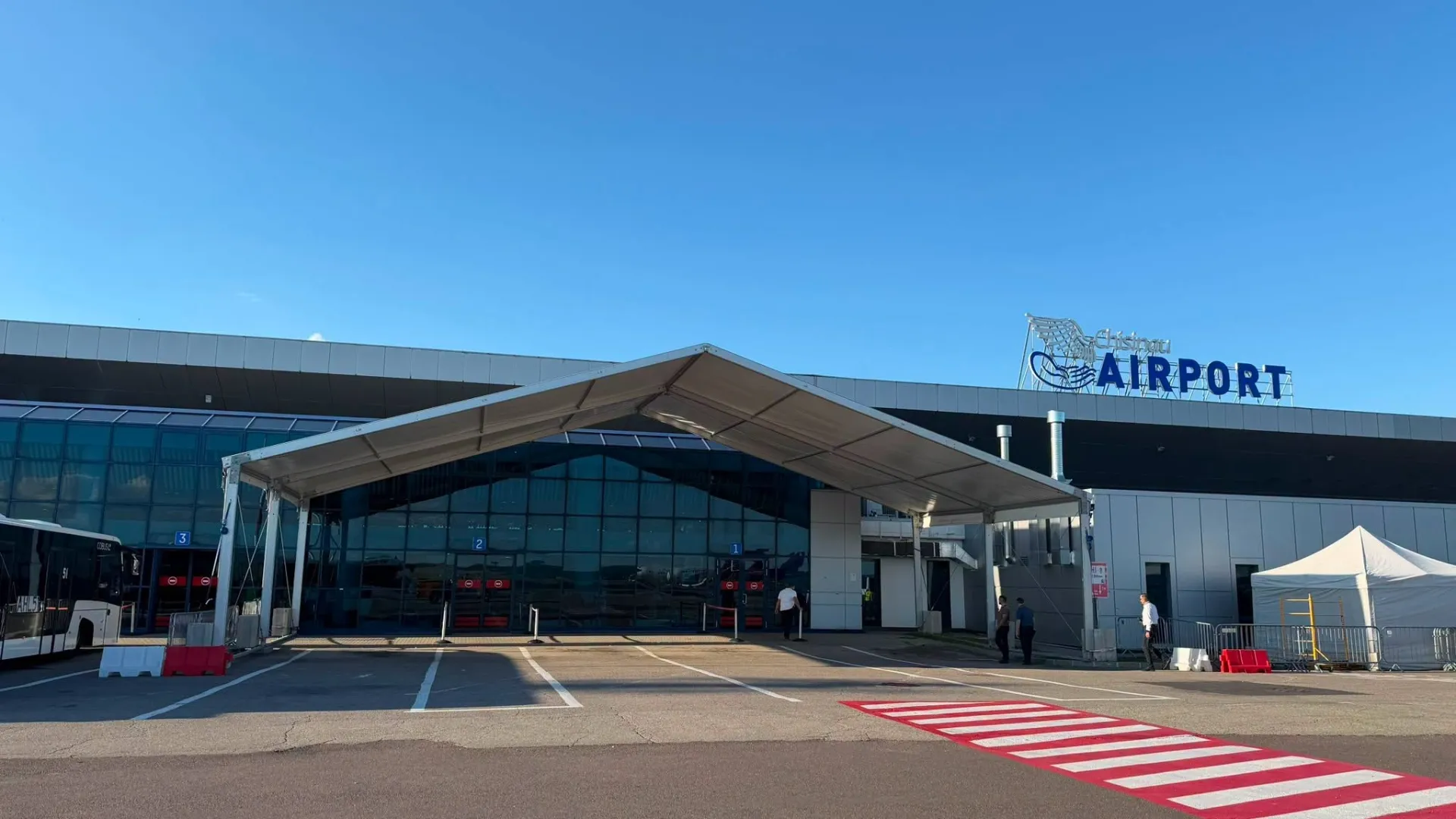 Zonă temporară de pre-îmbarcare la Aeroportul Chișinău: Măsura ar urma să reducă aglomerația