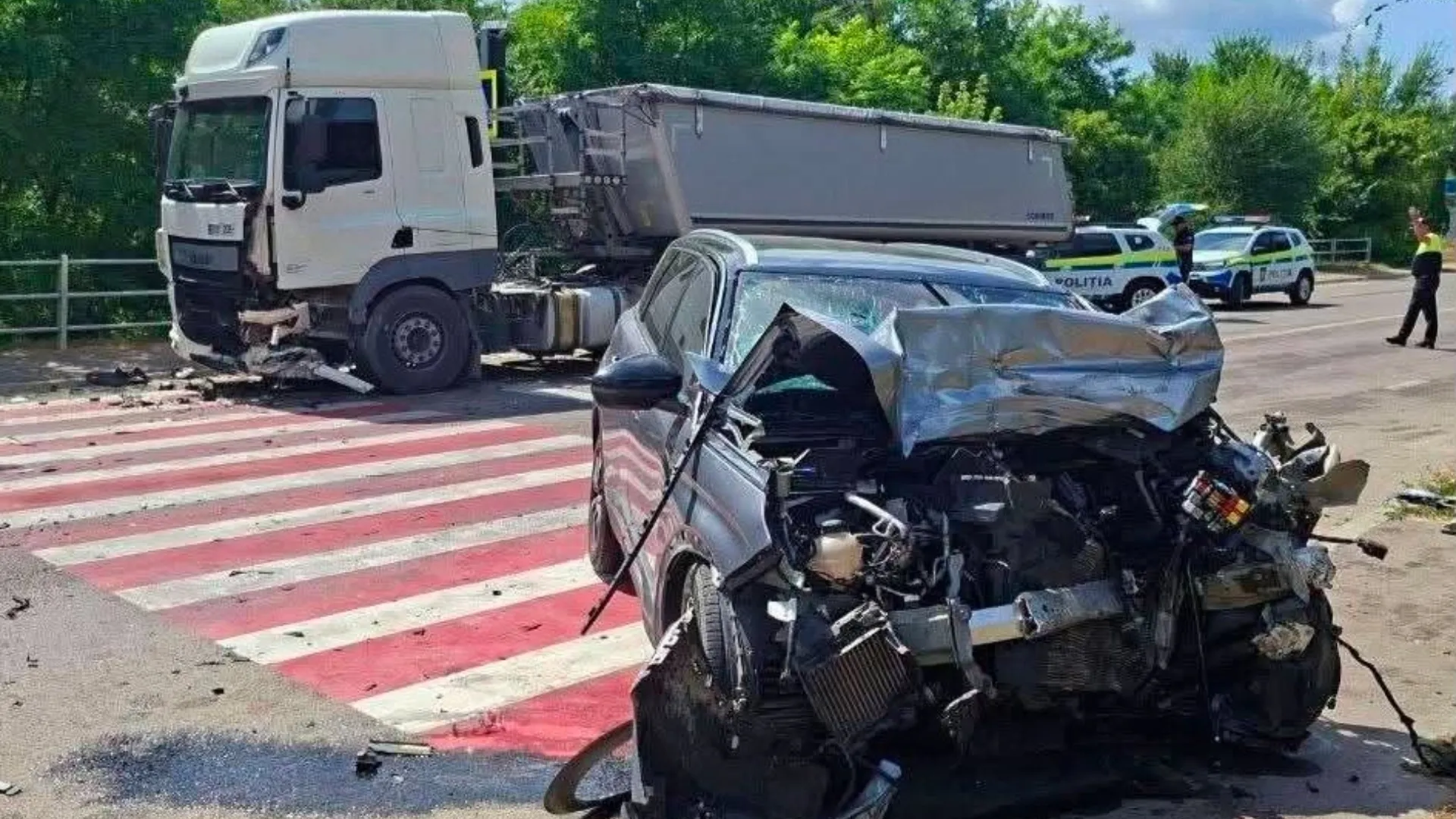 /VIDEO/ Accident grav la Călărași: O șoferiță a intrat pe contrasens și s-a ciocnit frontal cu un camion