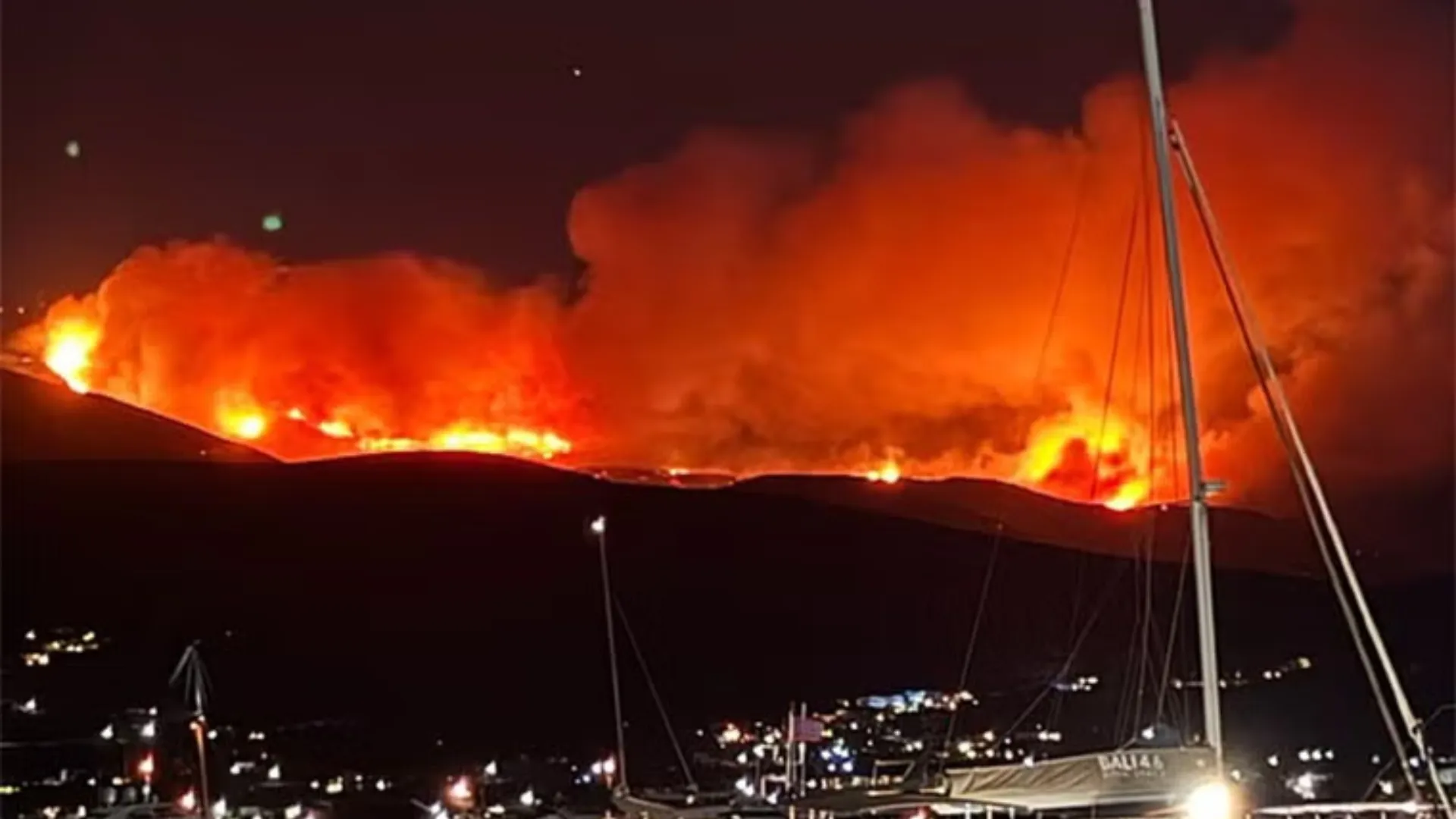 Incendii devastatoare în Grecia: Doi pompieri au murit, iar mai multe localități au fost evacuate