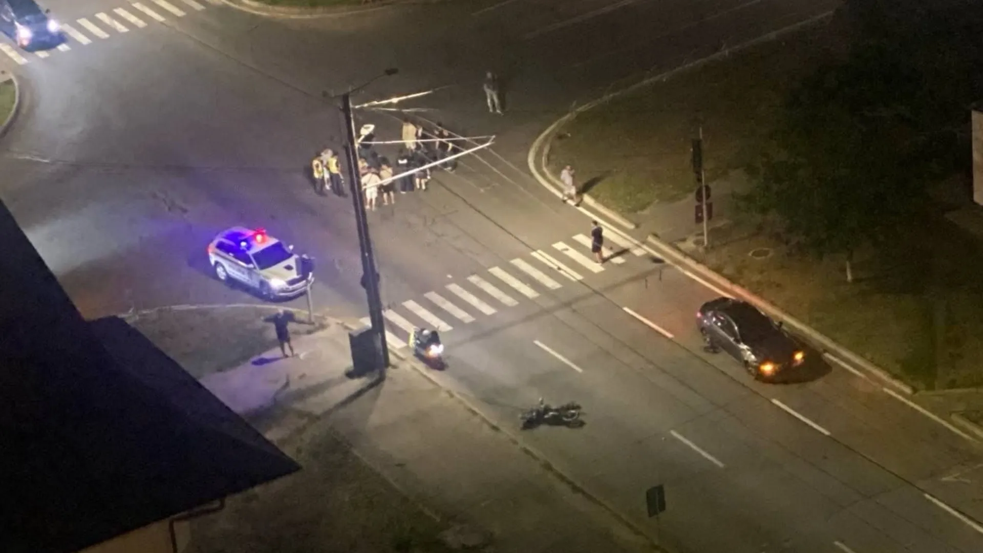 /VIDEO/ Accident violent, în toiul nopții, la Ciocana: Un motociclist a ajuns la spital