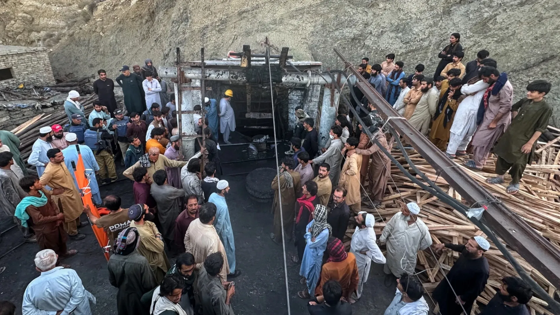 /VIDEO/ Explozie într-o mină din Pakistan: Sunt cel puțin 34 de morți
