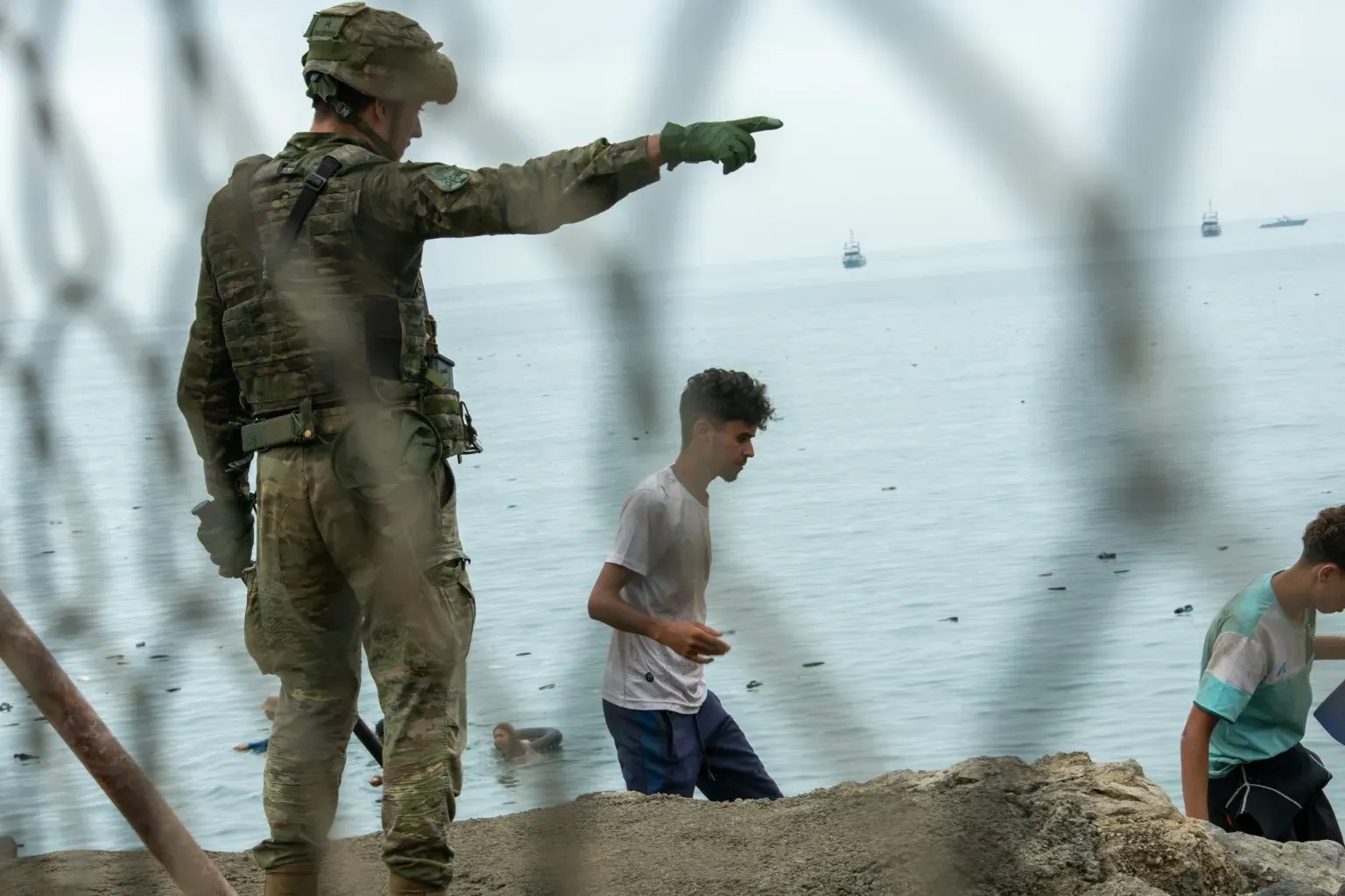Exod fără precedent spre Europa: 50.000 de migranți au trecut într-o zi în enclava spaniolă Ceuta