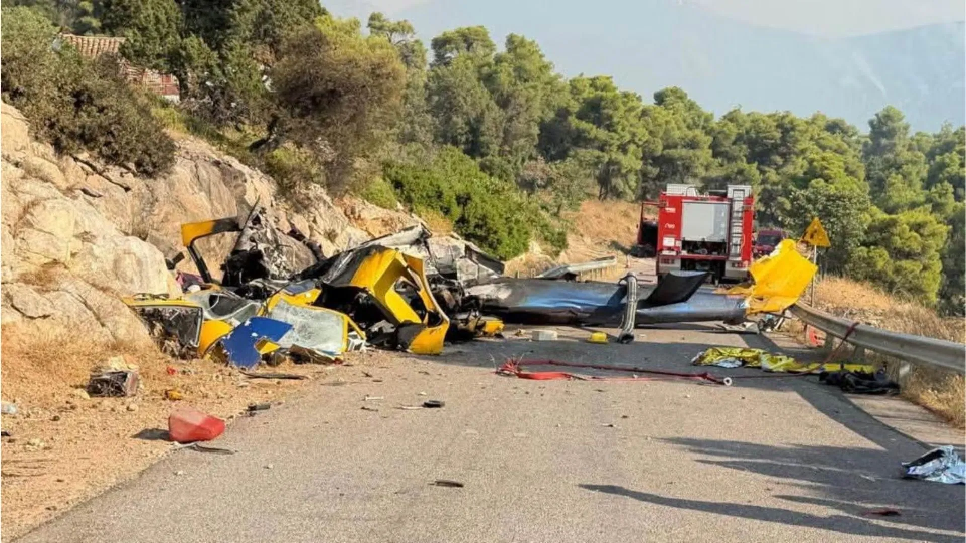 /VIDEO/ Accident aviatic în Grecia: Momentul în care două elicoptere se ciocnesc. Doi pompieri, morți