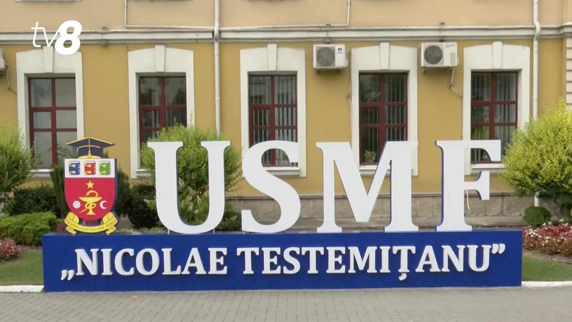 /VIDEO/ Deja studenți și viitori medici: Zeci de tineri au venit la USMF pentru a-și depune actele în original