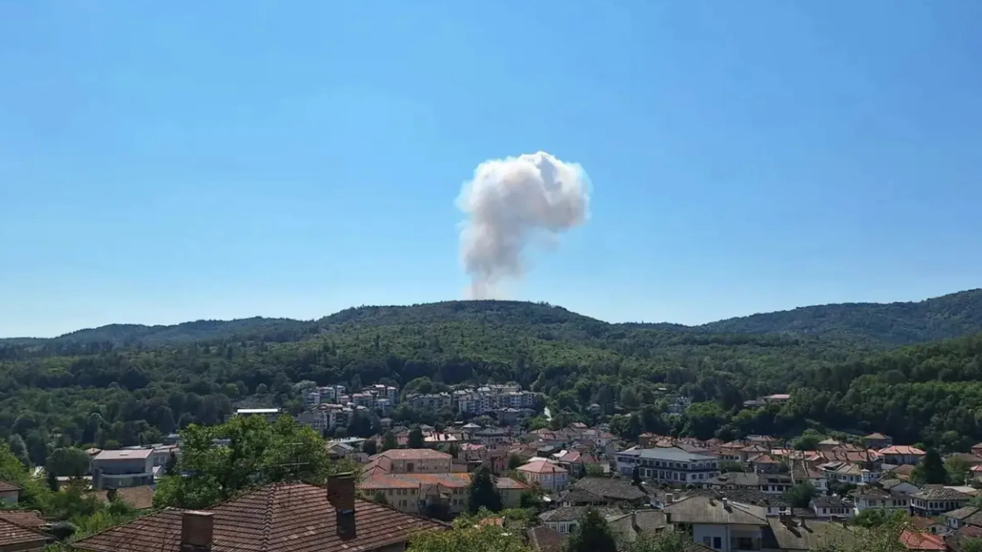 /VIDEO/ Explozie puternică la o fabrică de armament din Bulgaria: Sute de muncitori, evacuați