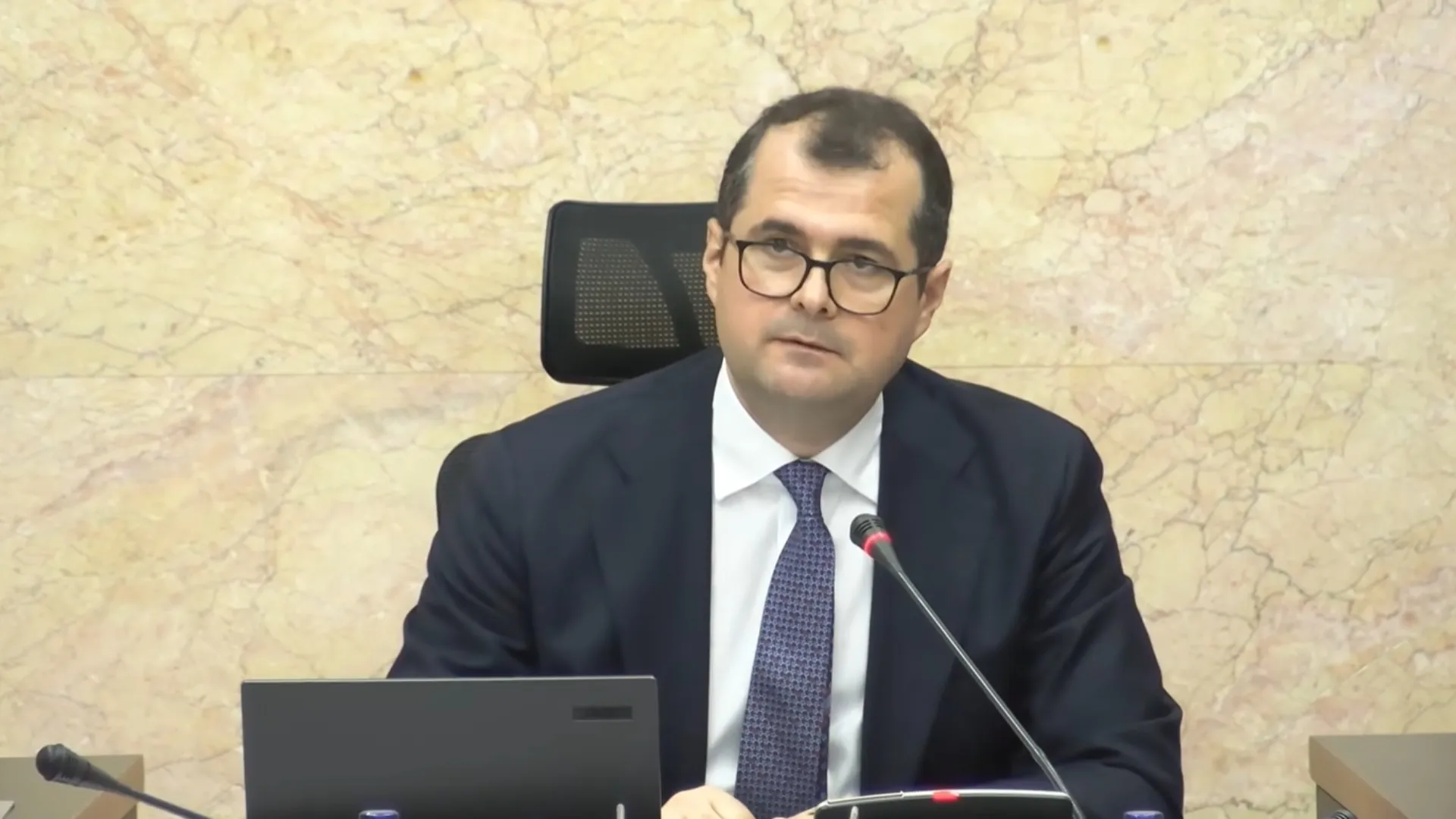 /VIDEO/ „Plajă frumoasă” în India și 9 zile în Mongolia: Vasile Tofan critică deplasările cerute la Guvern