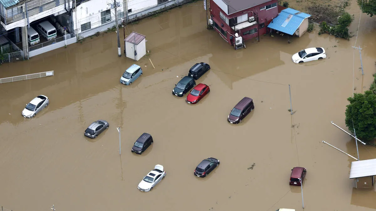 /VIDEO/ Ploi fără precedent în Japonia: Zeci de orașe sub apă și cel puțin 6 morți
