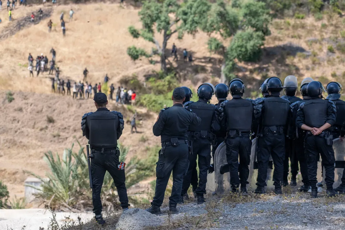 Noi tensiuni la Ceuta. Peste 100 de migranți arestați în timp ce încercau să intre în enclava spaniolă