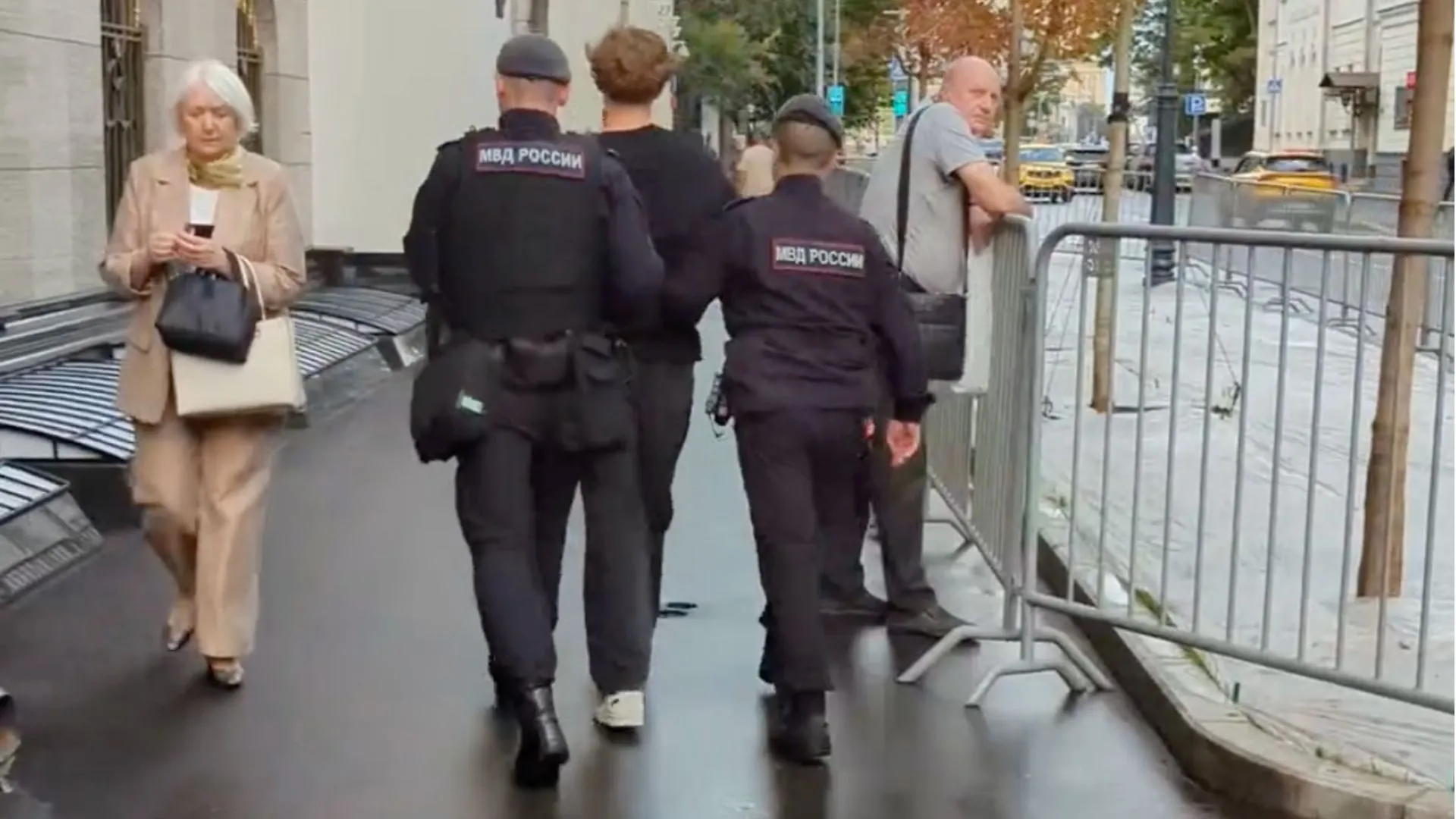/VIDEO/ Proteste în susținerea „Iabloko” în fața Curții Supreme a Rusiei: Zeci de susținători, reținuți la Moscova