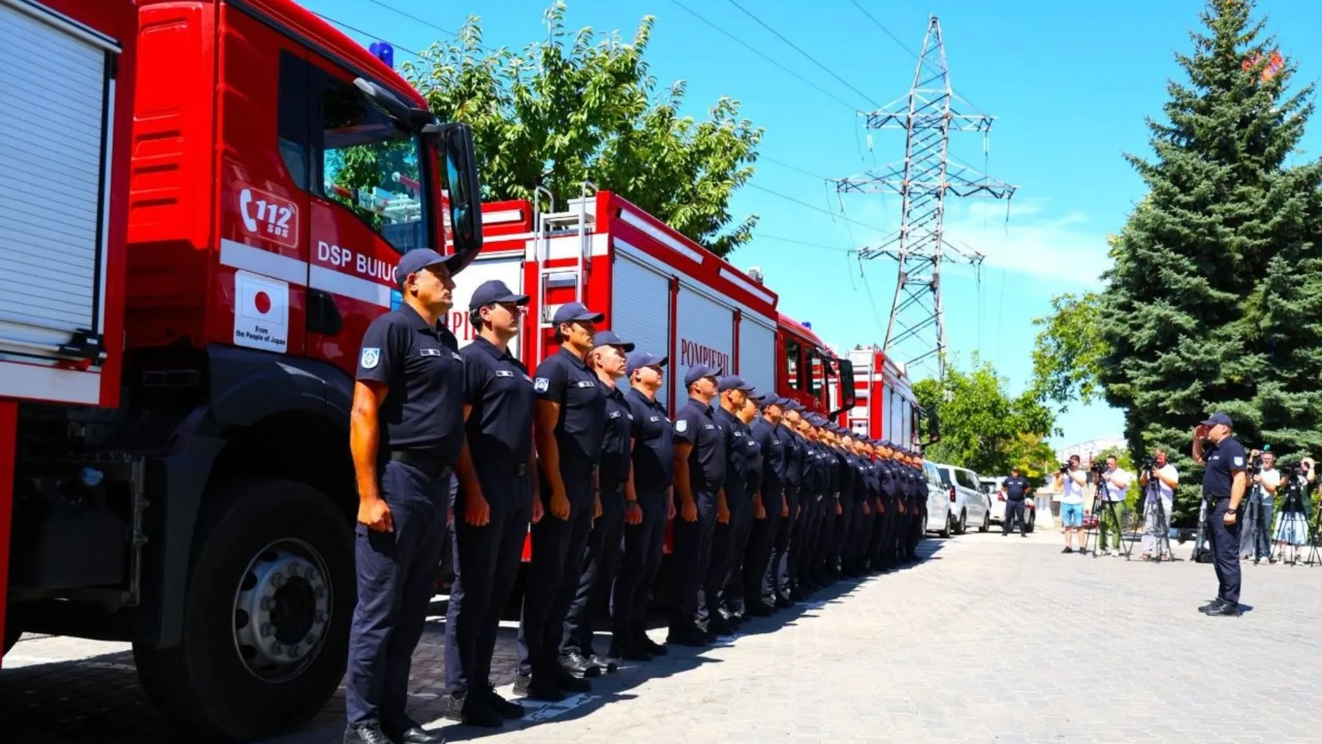 /VIDEO/ Eroii s-au întors acasă: Pompierii moldoveni, decorați după lupta cu incendiile din Grecia