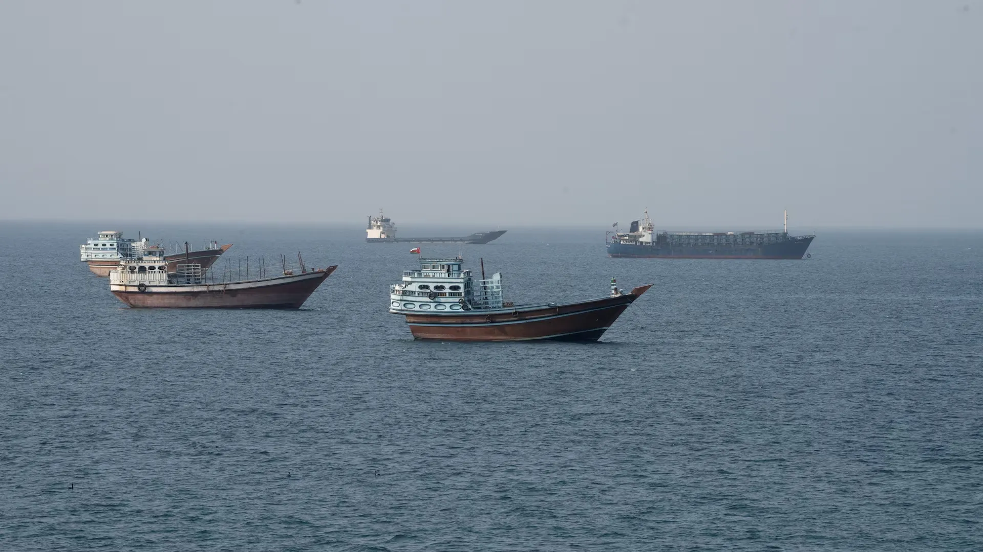 Declarații contradictorii privind Strâmtoarea Hormuz: Iranul pune condiții, iar SUA spune că ruta e deschisă