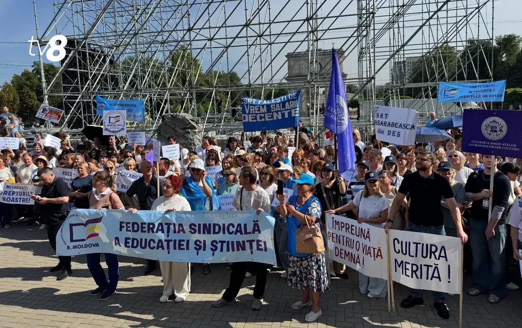 протест учителей кишинев