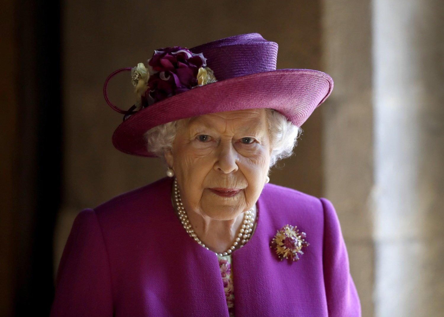 TV8.md - Regina Elisabeta a II-a a Marii Britanii a fost testată pozitiv  pentru COVID-19. Suverana prezintă simptome ușoare