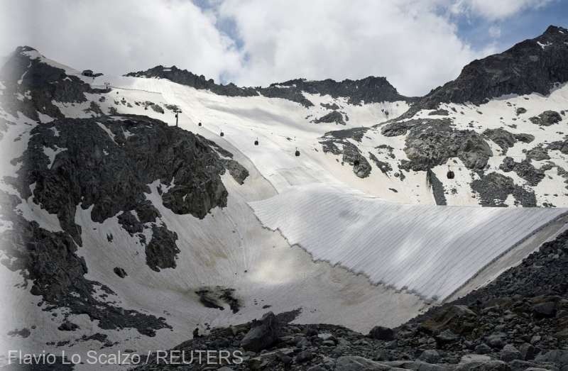 2021-07-01t103044z_1250956022_rc2mbo9qyefm_rtrmadp_3_italy-glacier