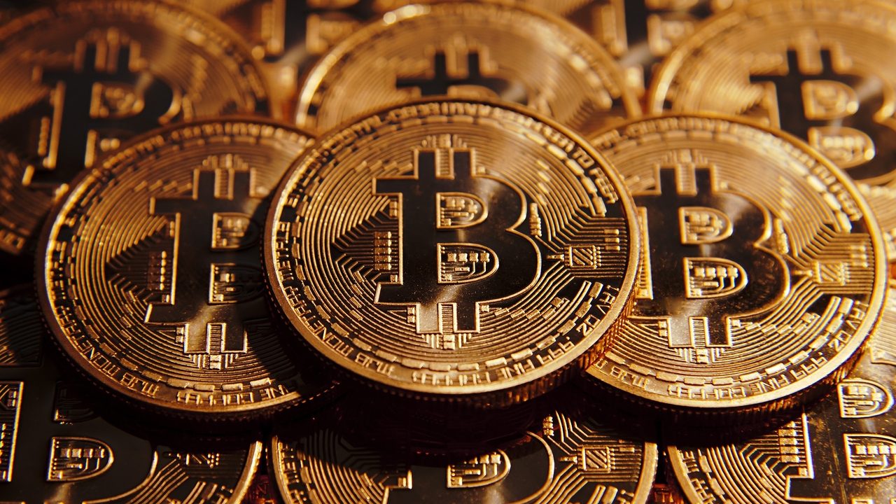 Bitcoin își continuă ascensiunea. Moneda virtuală atinge o nouă valoare record