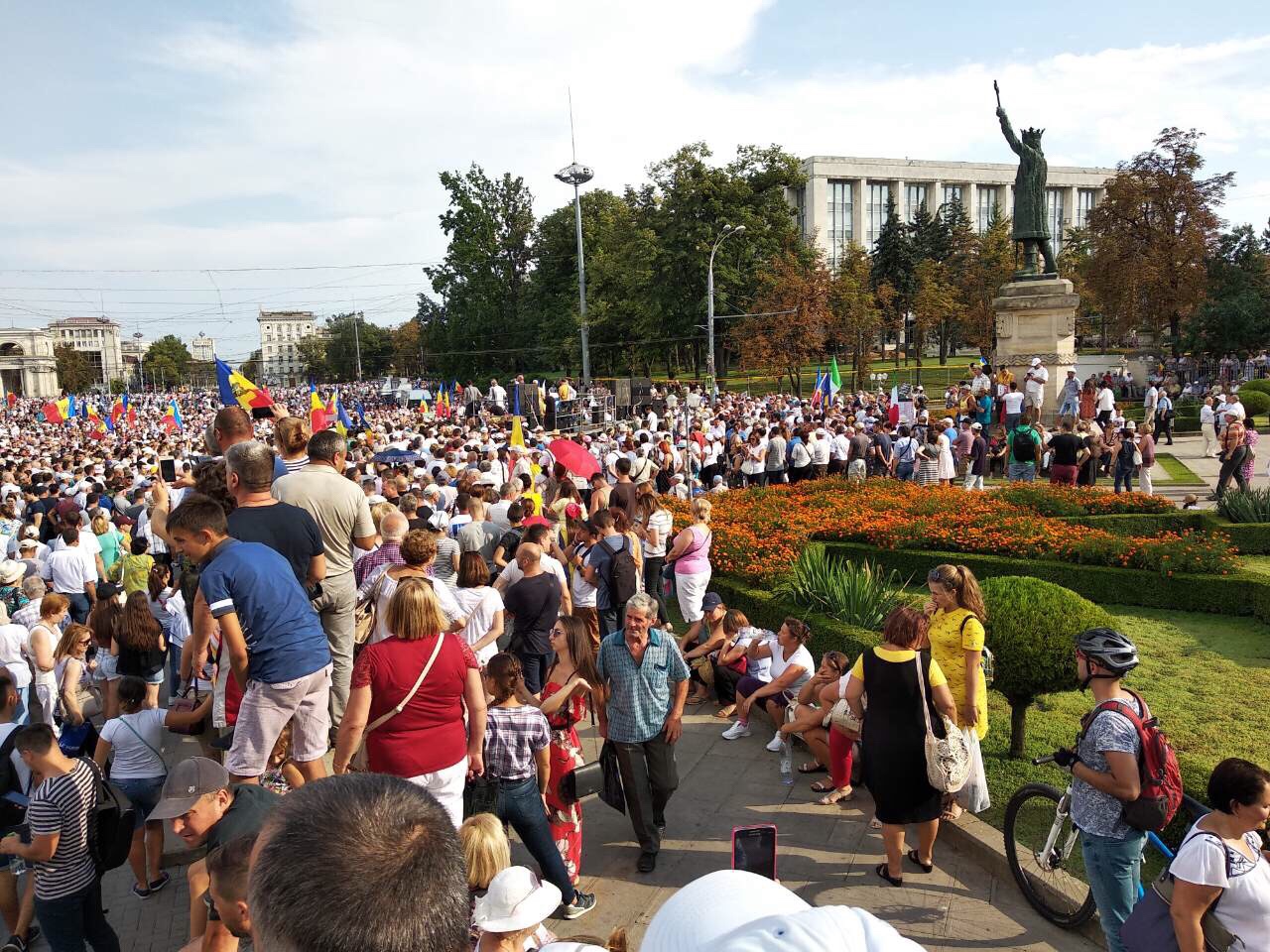 Воскресенье, Кишинев, события. Протестная Молдова фото большого формата. Кишинев событие