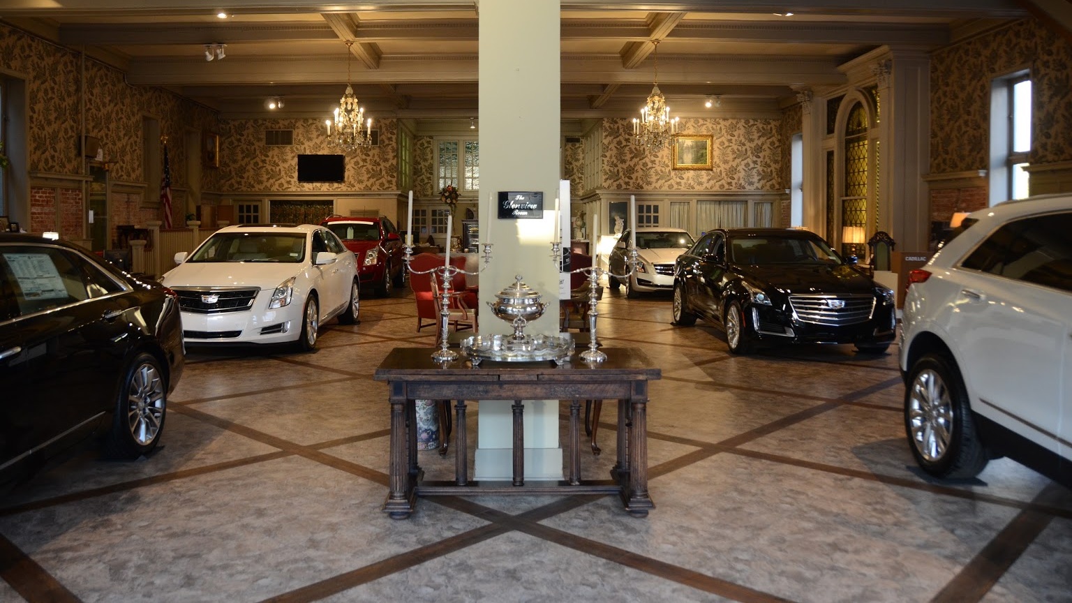 Este un real hotel vintage pentru maşini! Unul dintre cei