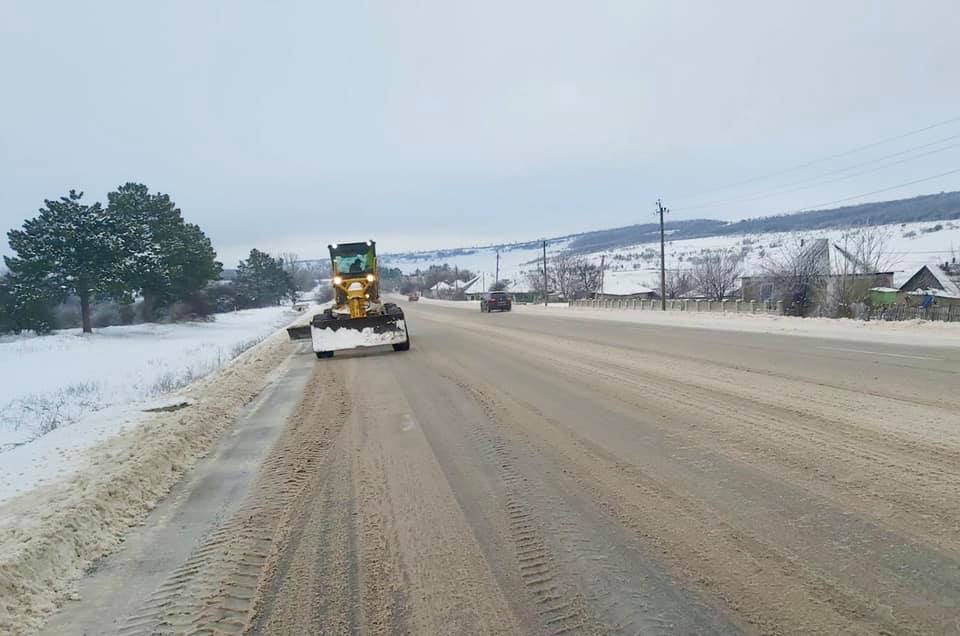 FOTO// Lunecuș, lapoviță, ceață și polei. Starea drumurilor din Republica Moldova, la ora actuală