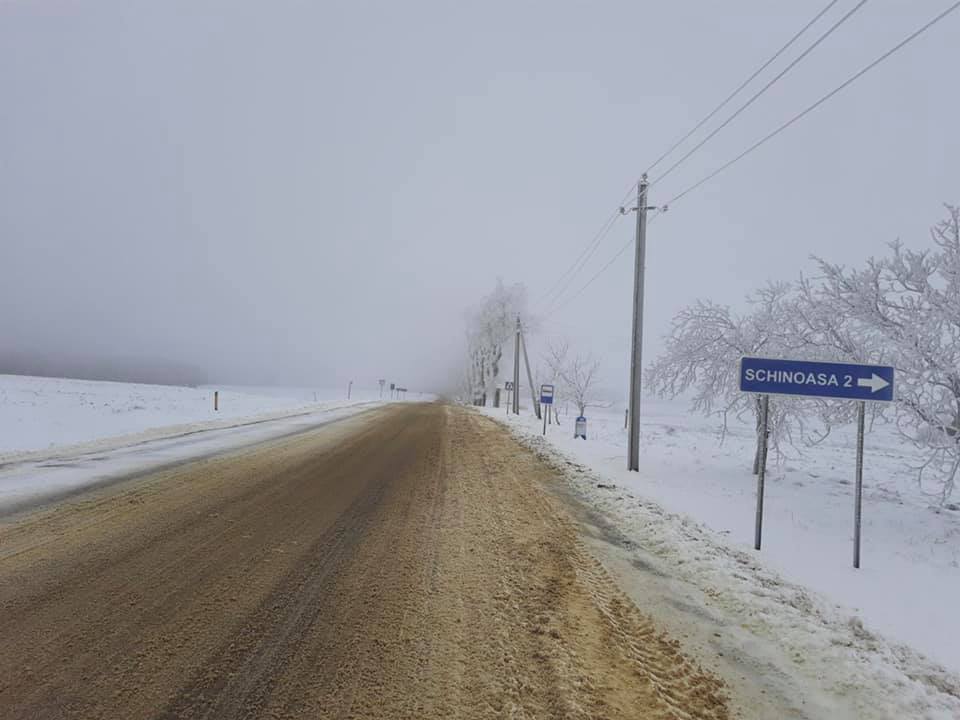 FOTO// Lunecuș, lapoviță, ceață și polei. Starea drumurilor din Republica Moldova, la ora actuală